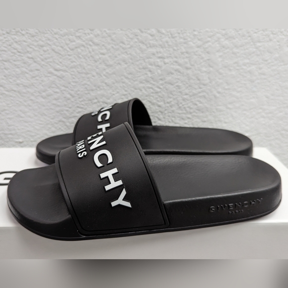(SOLD) Givenchy Shower Slides - Picture 6 of 14